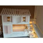 bezpieczne łóżko piętrowe ze schodami